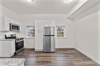 Building Photo - 22 Brewster St