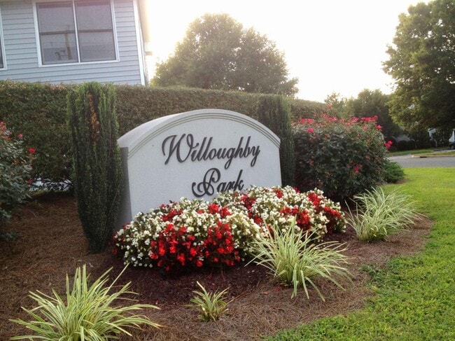 Neighborhood Entry - 130 W Victoria Ct