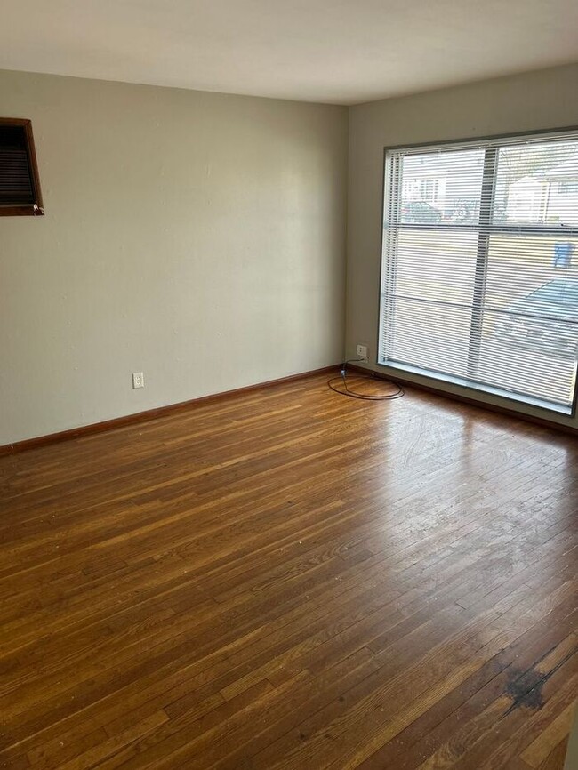 Foto del edificio - 3 bedroom, 1 bath, fenced in yard