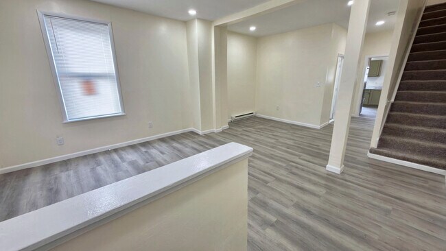 Foto del edificio - 547 N Silk St