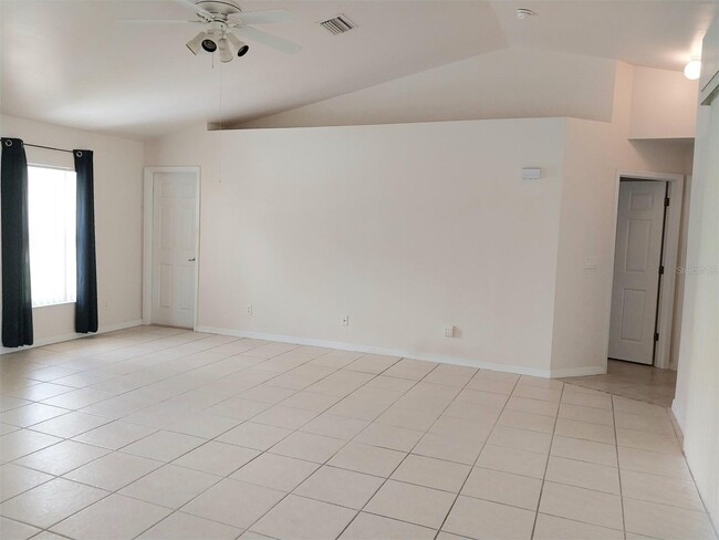 Building Photo - 1695 Gauguin Rd
