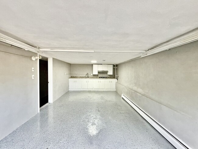 Foto del edificio - 90 Grover Rd