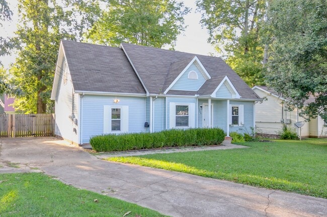 Building Photo - Three Bedroom Home for Rent with Two Bonus Areas!!!