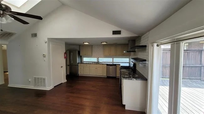 Foto del edificio - Avondale and Crocker Street Apartments