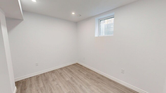 Building Photo - Beautiful Basement New Renovated lower unit Available now