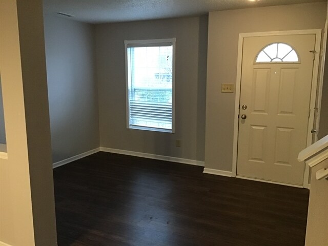 Building Photo - 647 Hickory Pine Drive