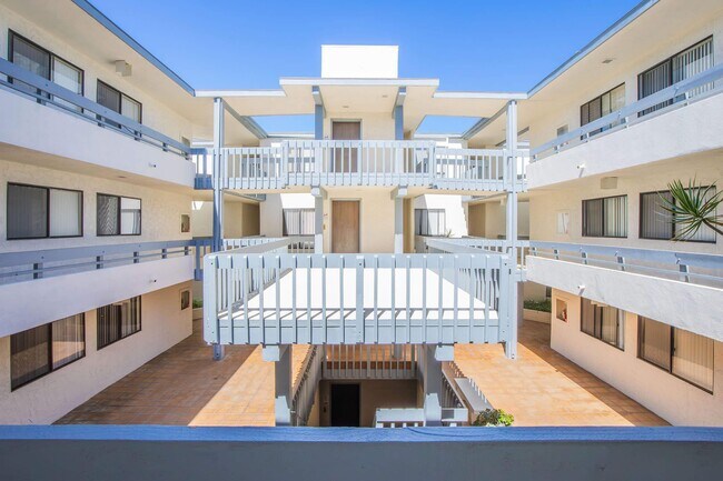 Foto del edificio - Riviera Vista Apartments