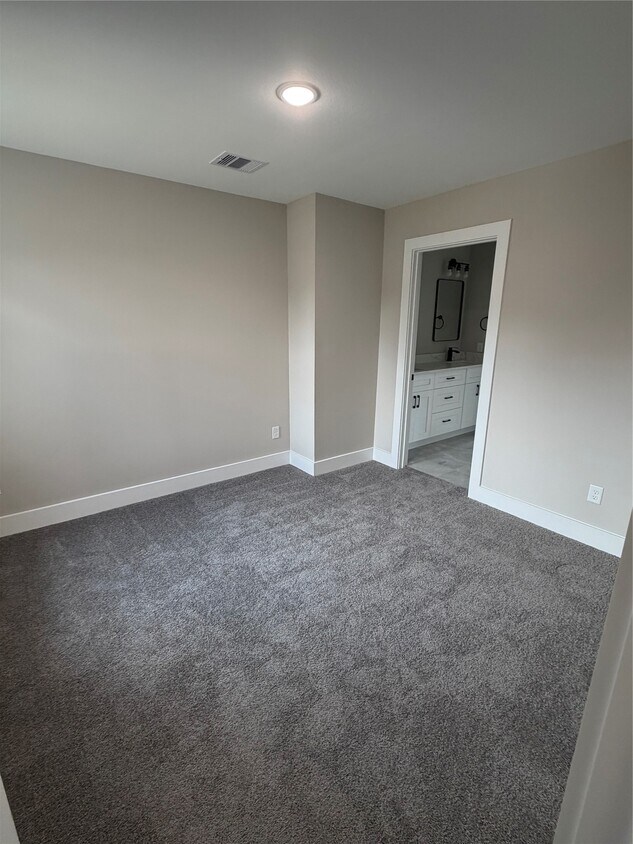 Building Photo - 2619 Piemonte Ave