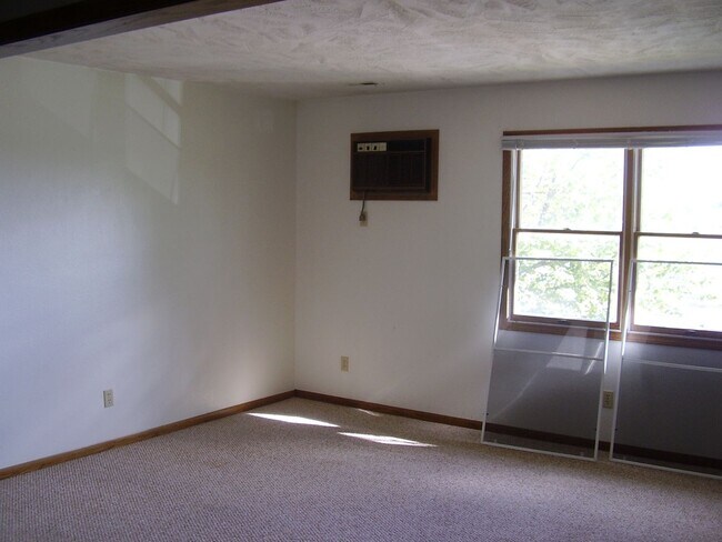 Building Photo - 3 Bedroom 1 Bath Apartments in Montgomery
