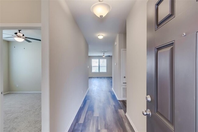 Foto del edificio - 216 Golden Butterfly Dr