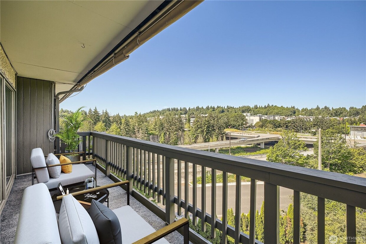 Foto principal - 3Bd/1.75Ba Mercer Island Condo