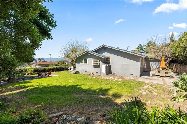 Building Photo - 15040 Garcal Dr