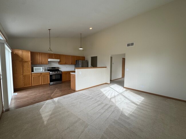 Building Photo - 1991 Westridge Pl