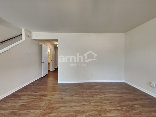 Building Photo - 4043 Eastside Court