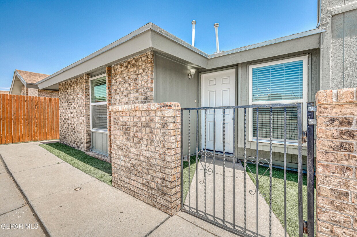 Foto principal - 630 White Cliffs Dr