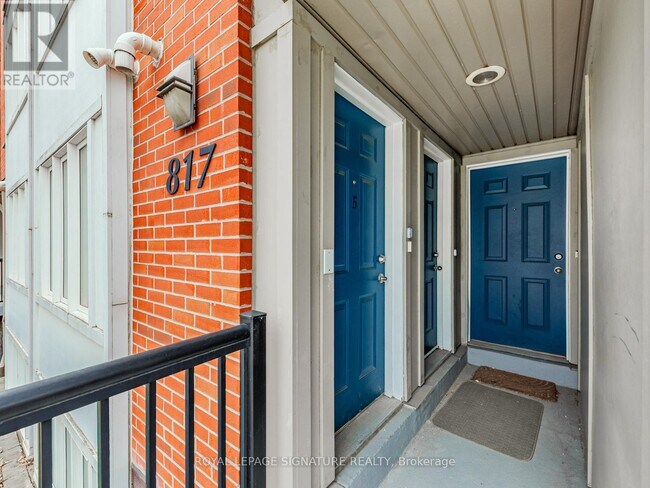 Photo du bâtiment - 817-817 Dundas St E