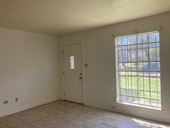 Foto del edificio - 7750 Water Park Ln