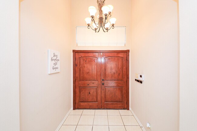 Building Photo - 402 Cayman Ct