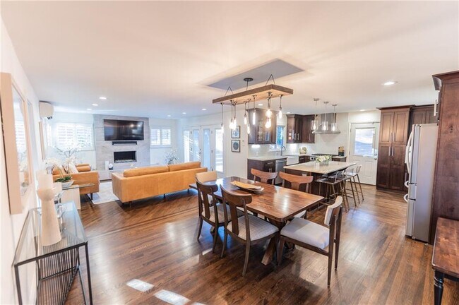 Building Photo - 3844 Longview Dr