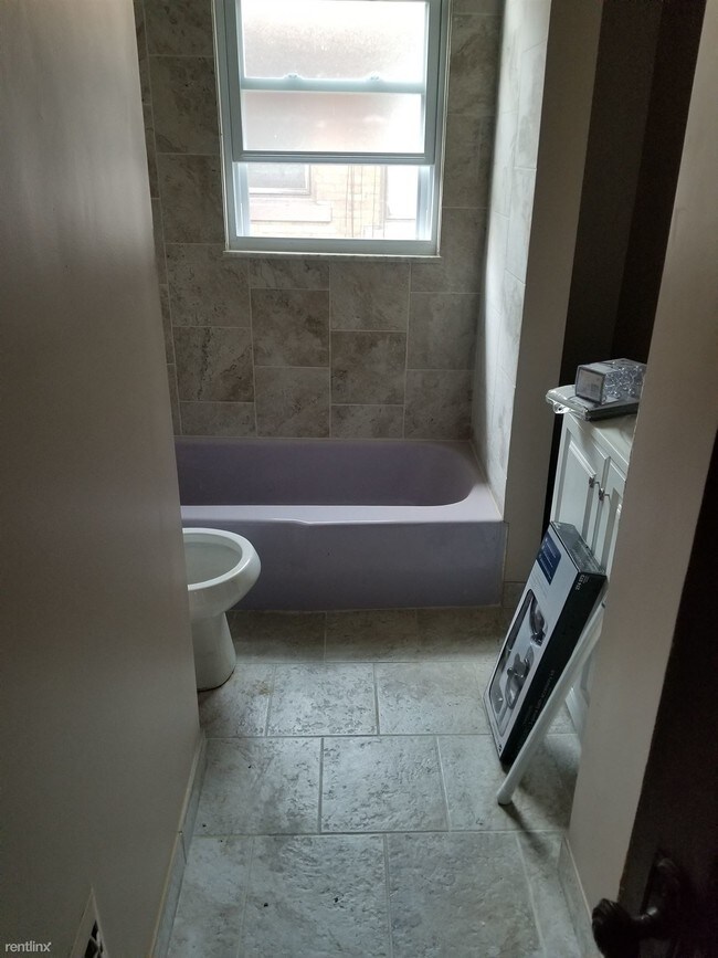 Building Photo - 3 br, 1 bath House - 627 East Philadephia