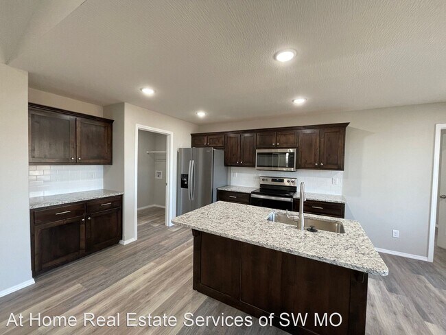 Foto del edificio - 5 br, 3 bath House - 3905 W Linwood St