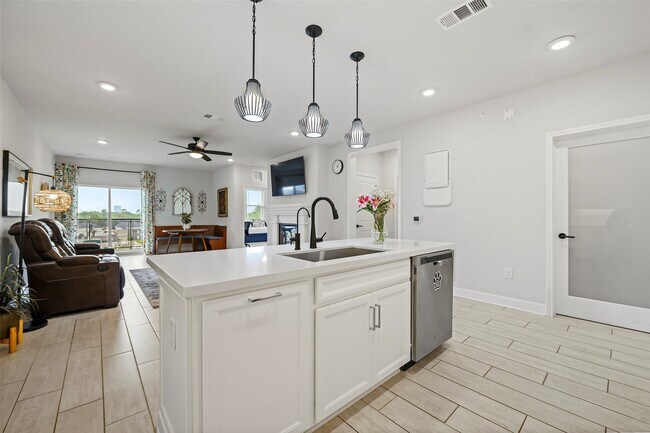 Building Photo - 6804 Westview Dr