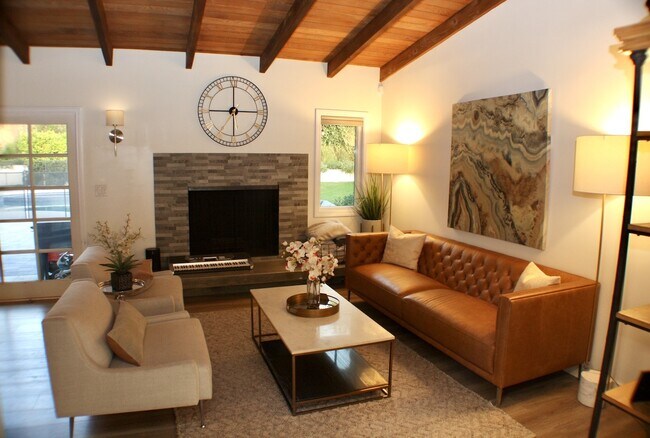 Foto del edificio - 4820 Abbeyville Ave