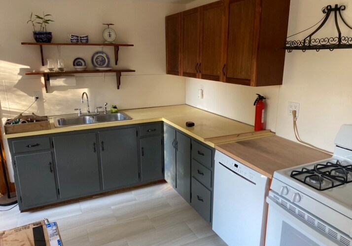 Kitchen - 35 Prospect St