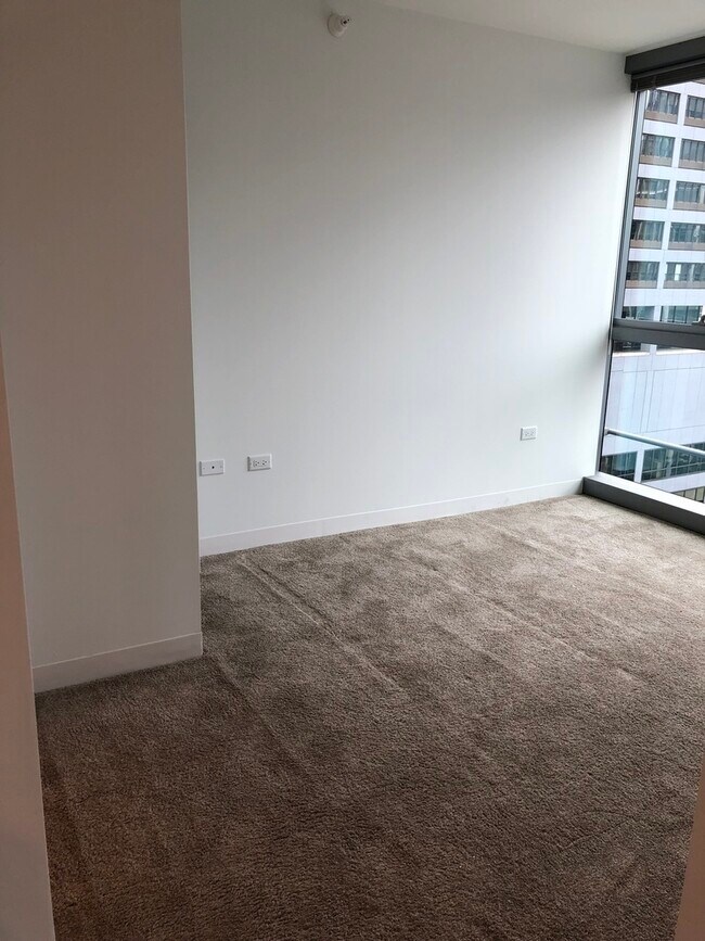 Foto del edificio - 343 W Wolf Point Plaza