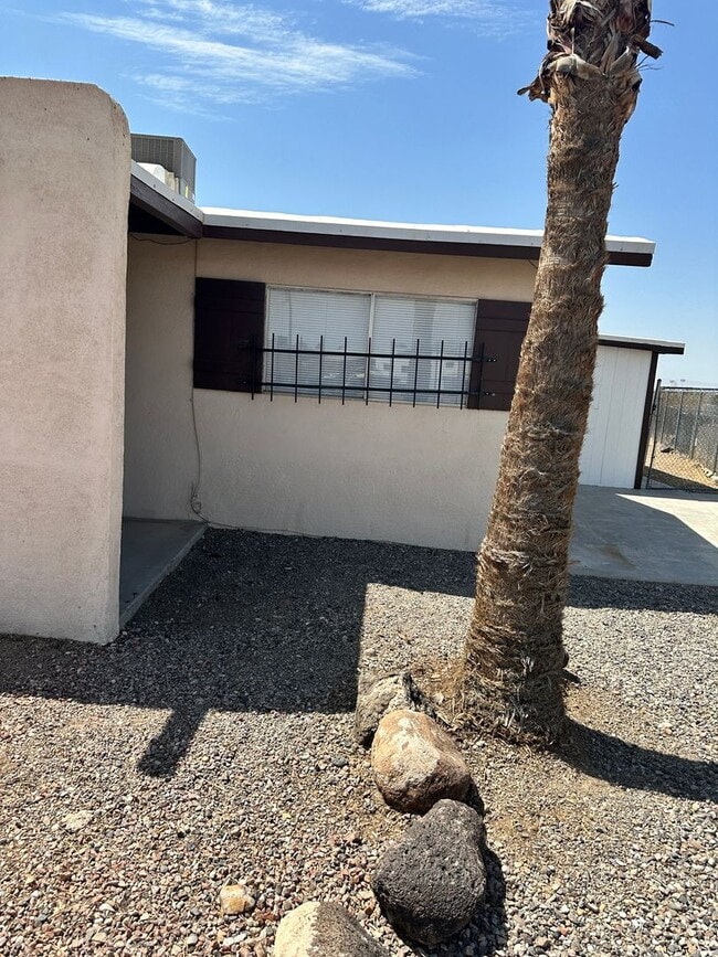 Building Photo - 4 bedroom Rental
