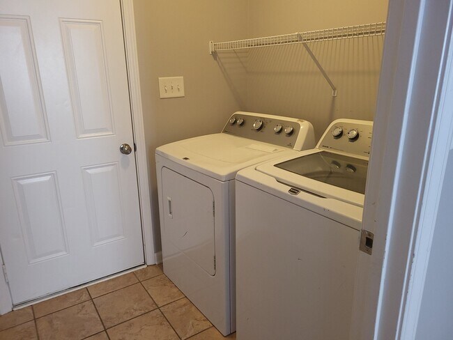 Building Photo - 961 Joey Dr