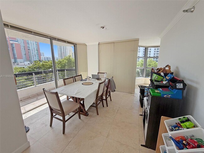 Foto del edificio - 3400 NE 192 St