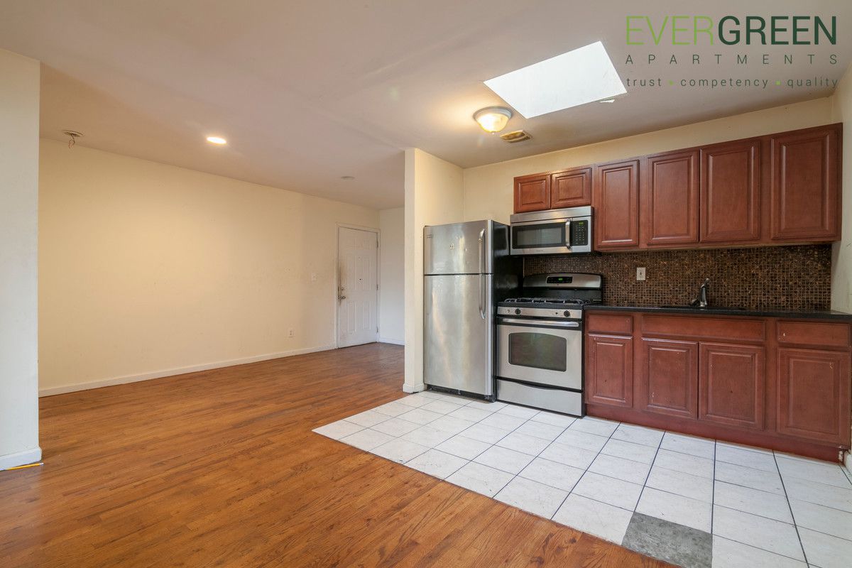 Primary Photo - 293 Throop Ave