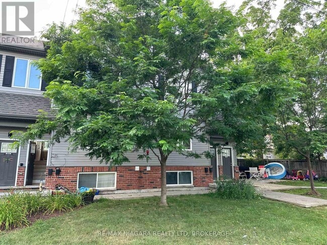 Building Photo - 220 Erie St