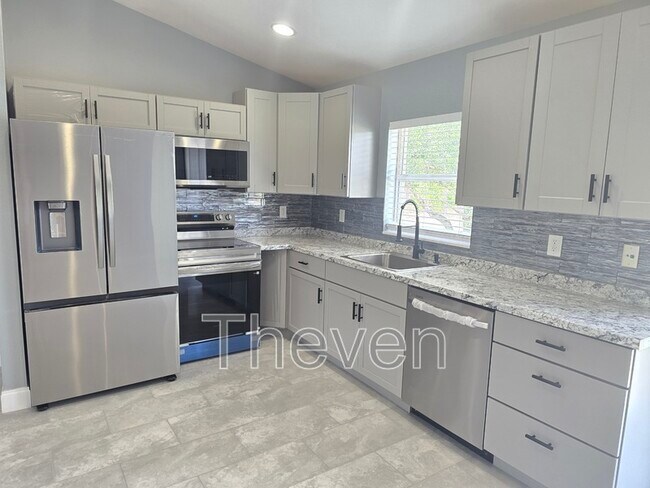 Building Photo - 805 East 13th Street