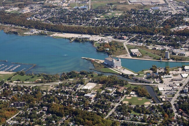 Aerial view of Owen Sound and its waterfront.
