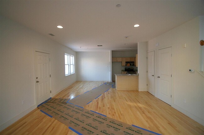 Building Photo - 42 Lopez Ave