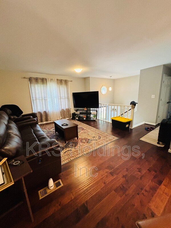 Foto del edificio - 10407 Maguire Ct