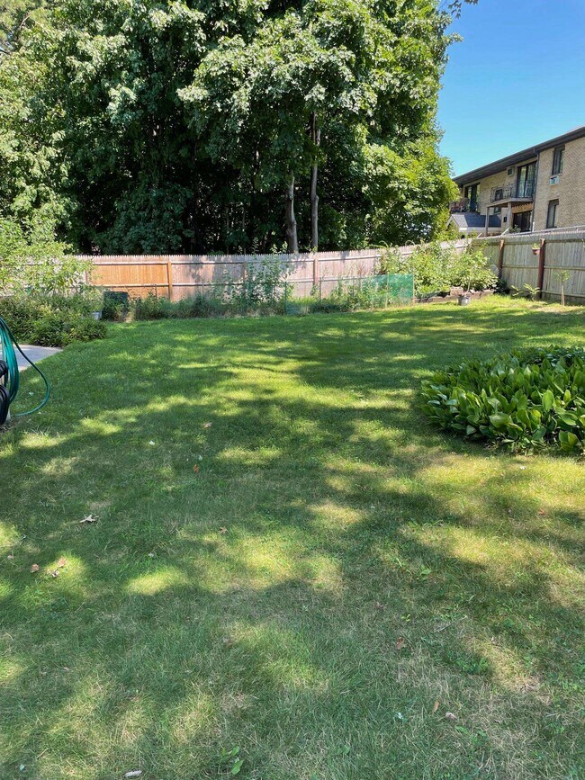 Foto del edificio - 10 Sacred Heart Dr