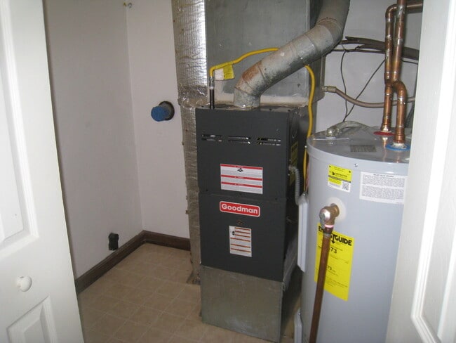 Building Photo - 708 DINWID