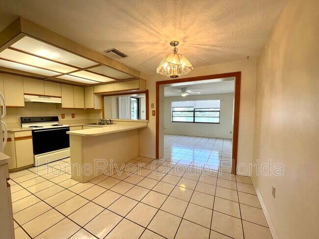 Building Photo - 4717 Phoenix Ave