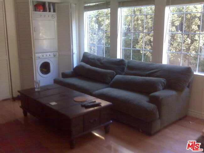 Foto del edificio - 6414 Dix St