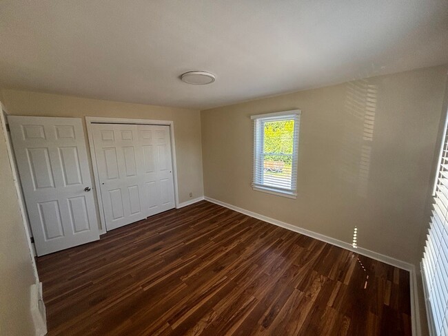 Building Photo - Updated Emmaus Rental