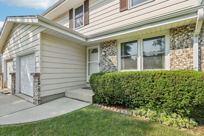 Foto del edificio - 2708-2710 Woodridge Ln