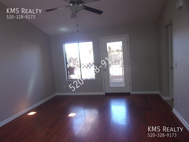 Building Photo - 3 Bedroom 2 Bath- 10048 E Desert Aire Driv...