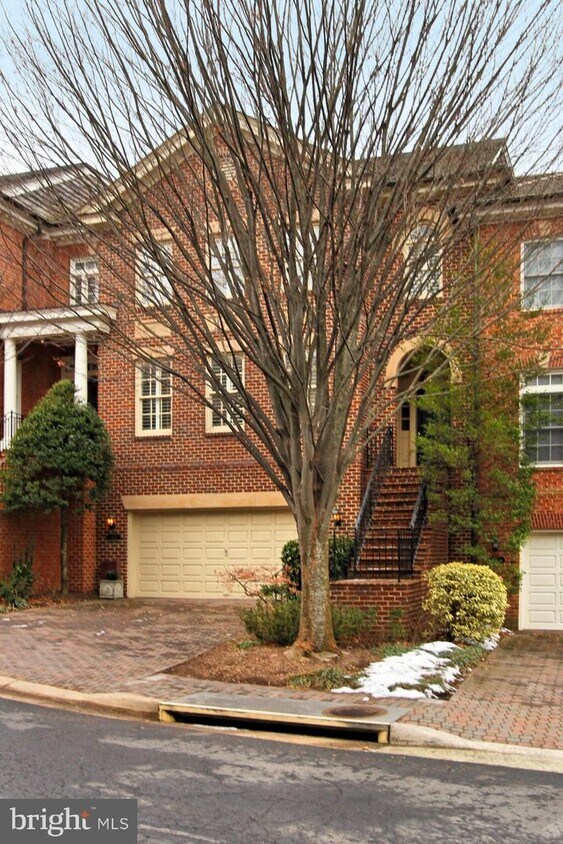 Primary Photo - 2018 Mayfair McLean Ct