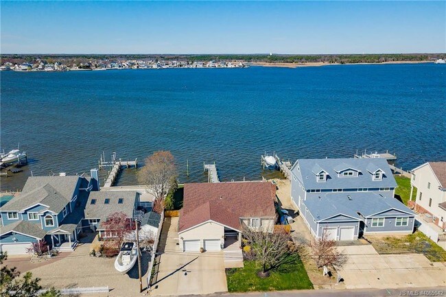 Building Photo - 310 Cambourne Dr