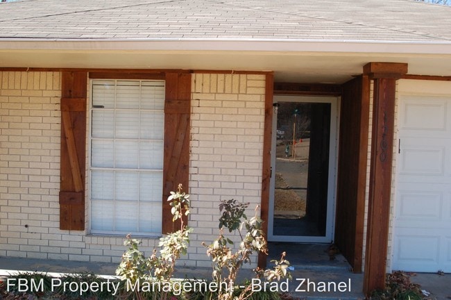 Building Photo - 1200 Phillips Dr