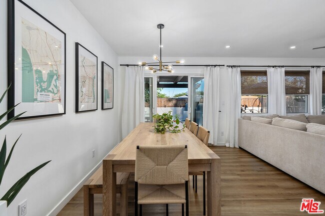 Foto del edificio - 19339 Friar St