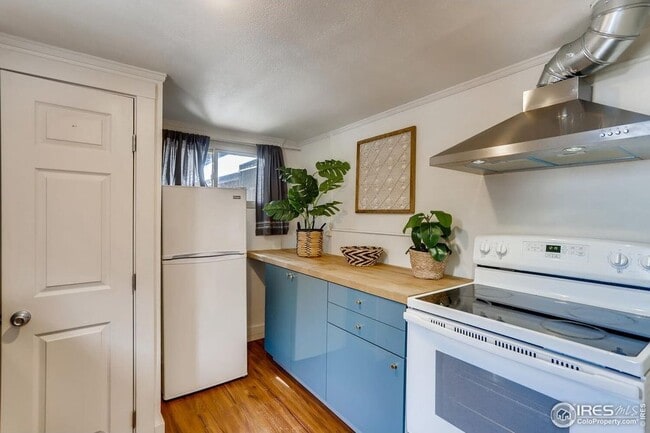 Building Photo - Canyon View